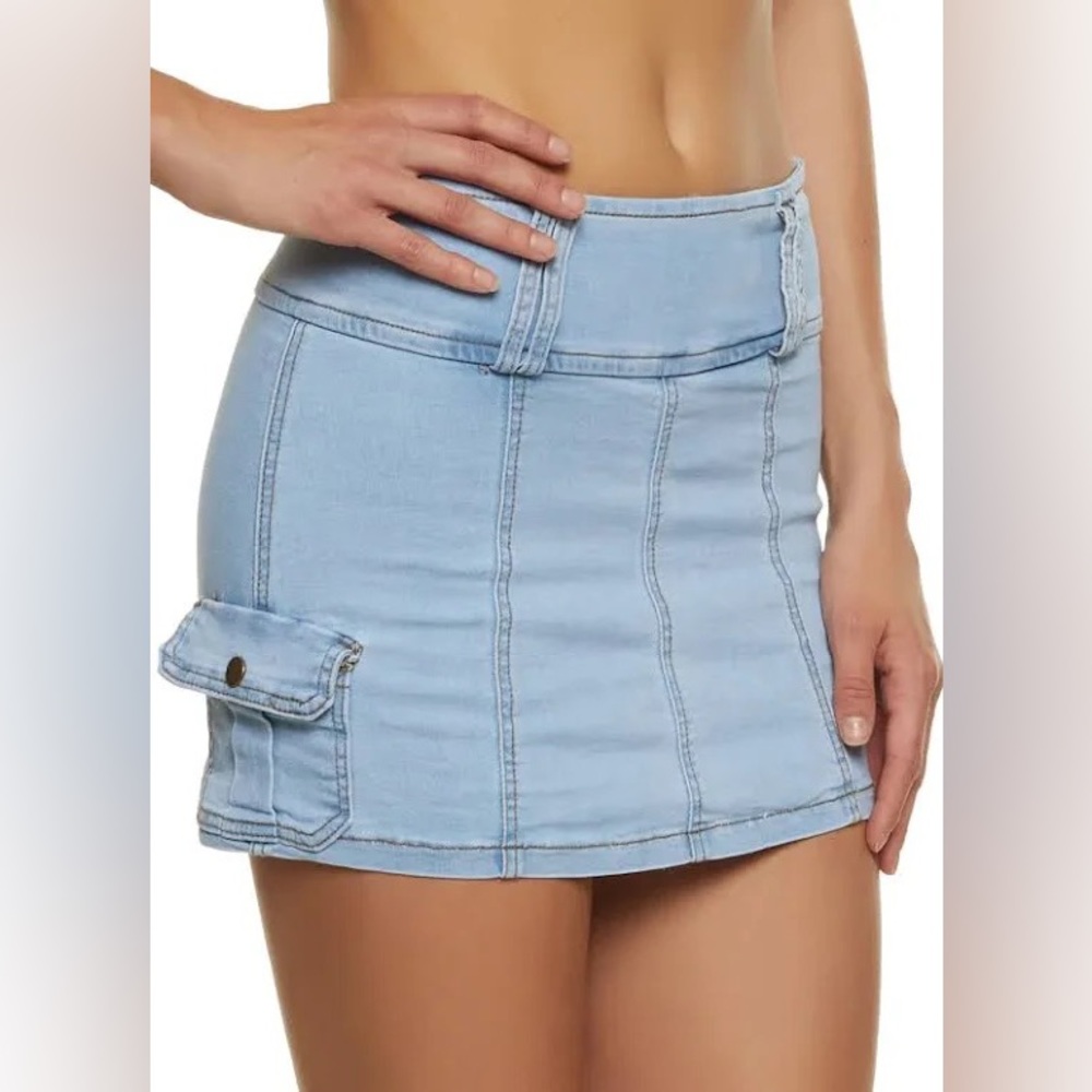 New Wide Waistband Pocket Denim Skort - Light Wash